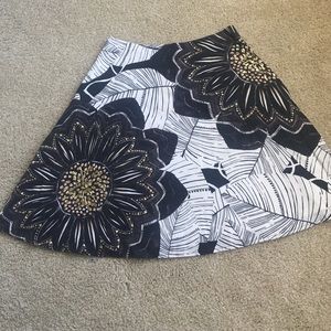 Adorable skirt by White House black